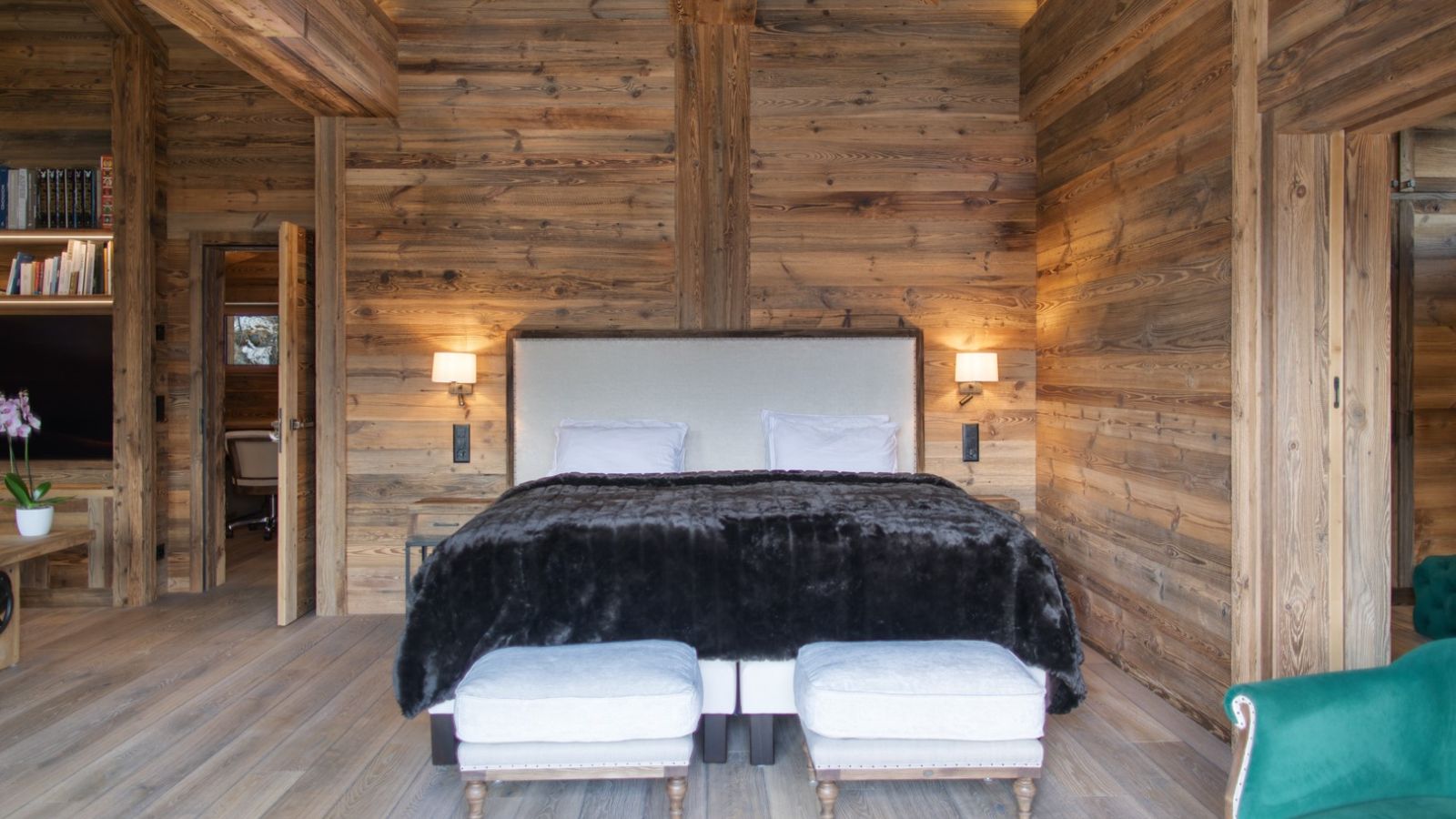 Luxury-Ski-Chalet-Saas-Fee-Chalet-Lycka-Oxford-Ski-Bedroom (4).jpg