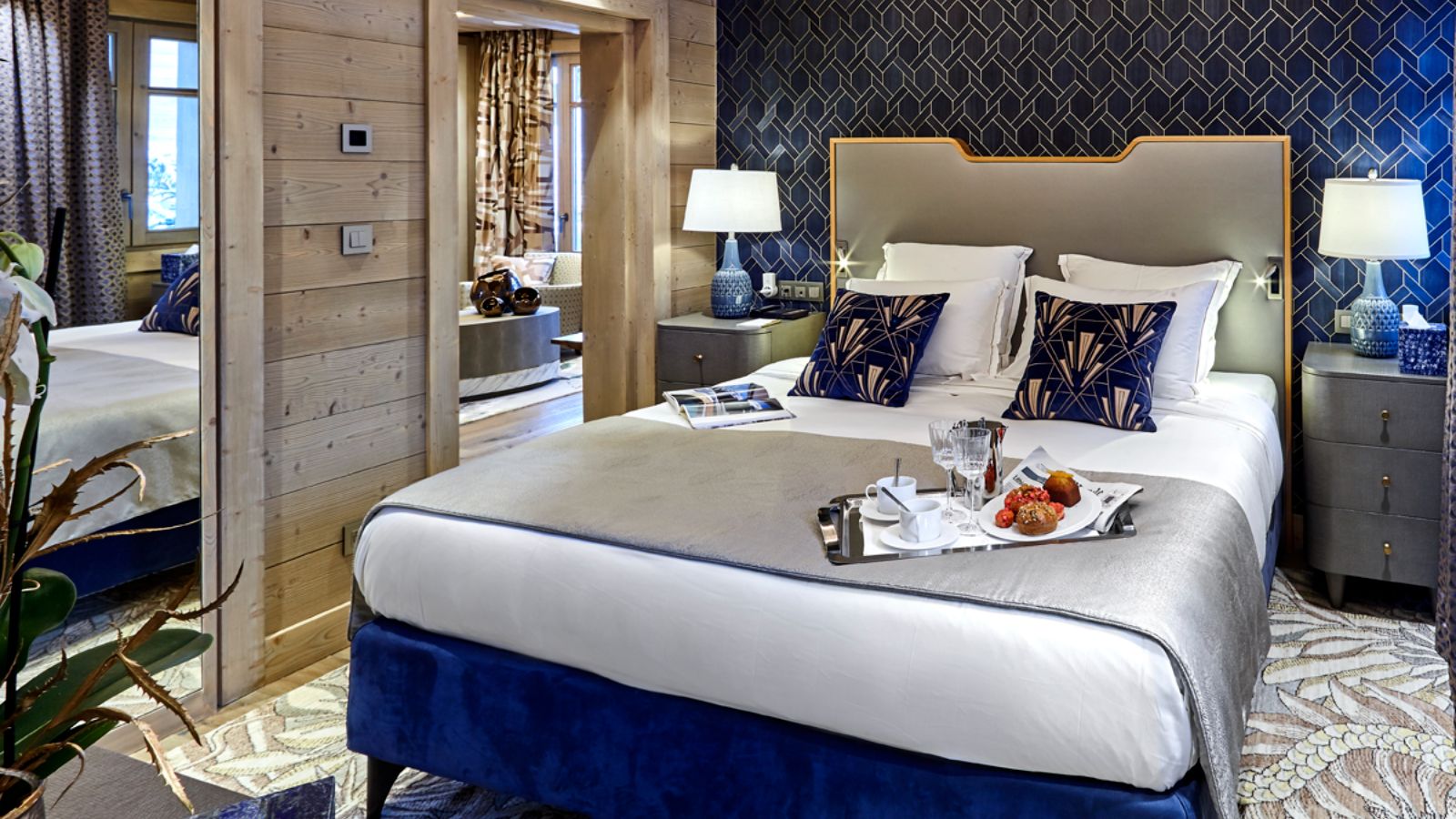 Luxury-Ski-Chalet-Courchevel-1850-Lys-Martagon-Oxford-Ski-Bedroom (4).jpg