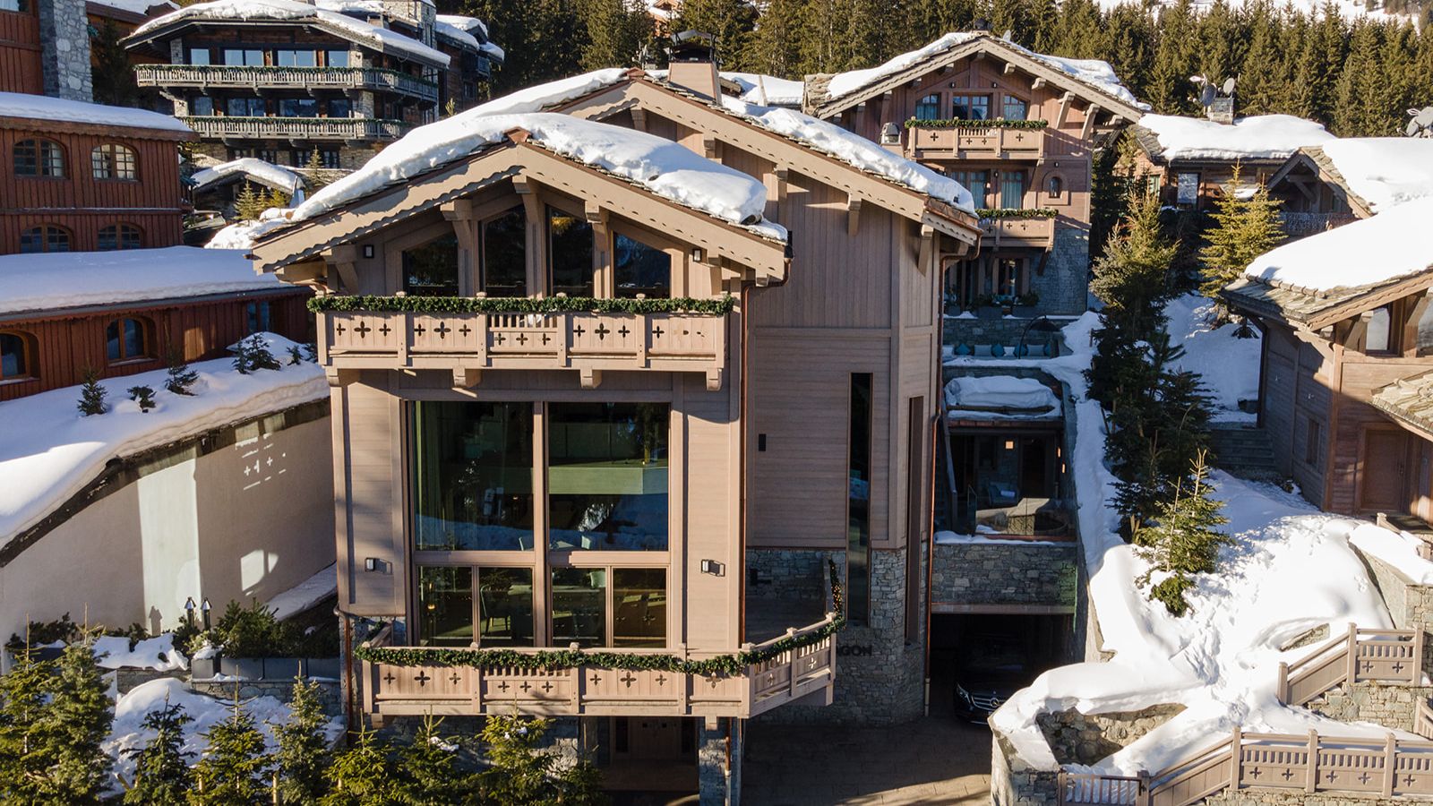 Luxury-Ski-Chalet-Courchevel-1850-Lys-Martagon-Oxford-Ski-Exterior.jpg