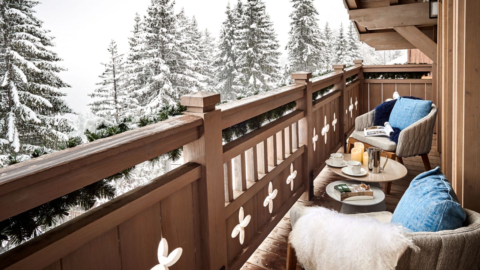 Luxury-Ski-Chalet-Courchevel-1850-Lys-Martagon-Oxford-Ski-Balcony.jpg