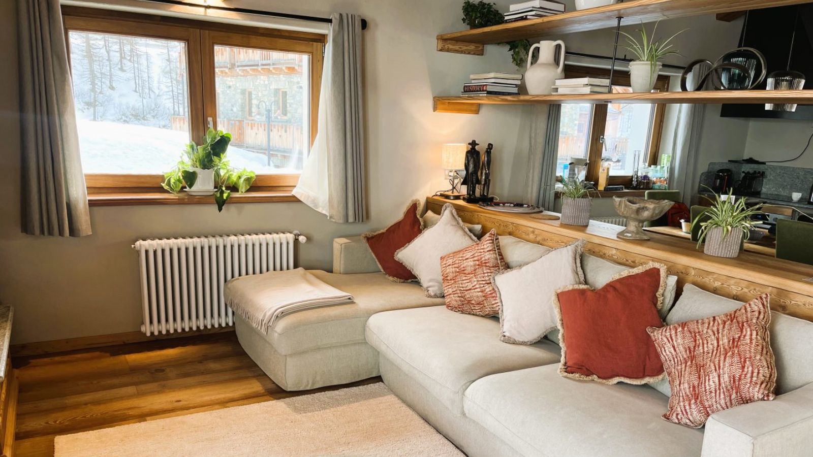 Luxury-Ski-Chalet-Cervinia-Fairway-Lodge-Oxford-Ski-Bedroom (3).jpeg