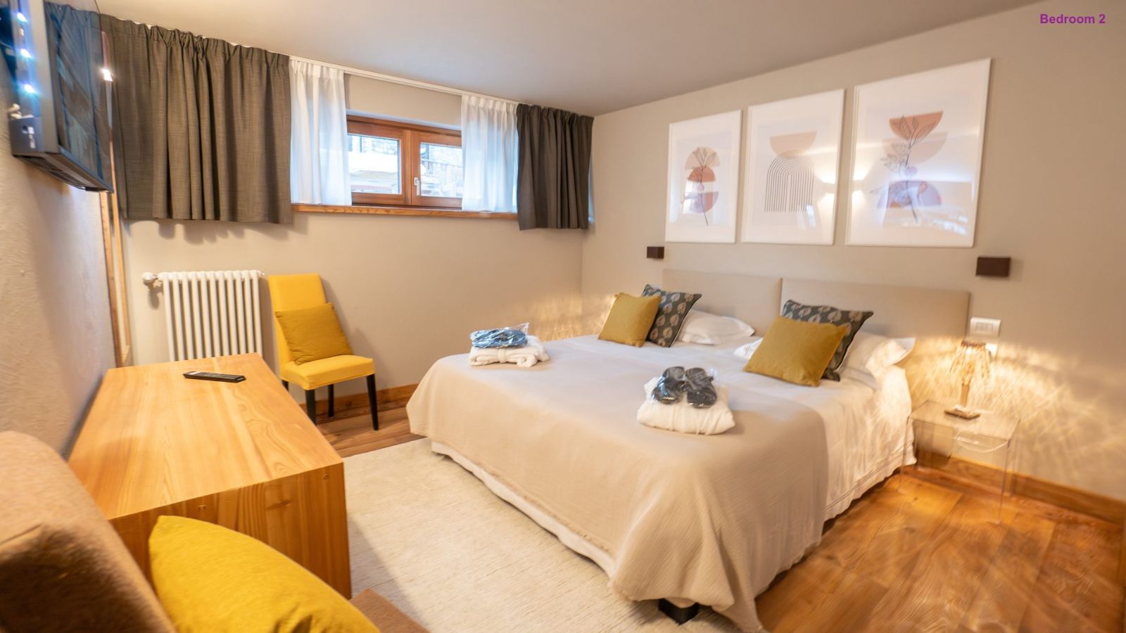 Luxury-Ski-Chalet-Cervinia-Fairway-Lodge-Oxford-Ski-Bedroom (5).jpg