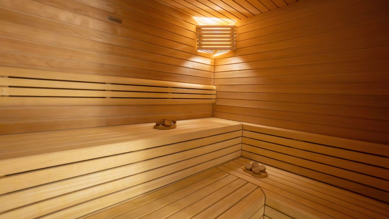 Luxury-Ski-Chalet-Cervinia-Fairway-Lodge-Oxford-Ski-Sauna.jpg