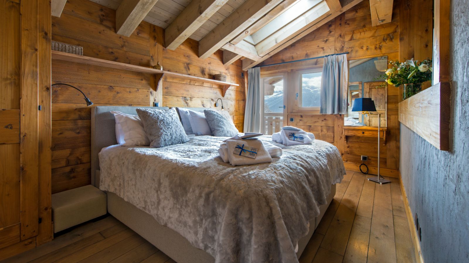 Luxury-Ski-Chalet-Pierre-Avoi-Verbier-Oxford-Ski-Bedroom (3).jpg