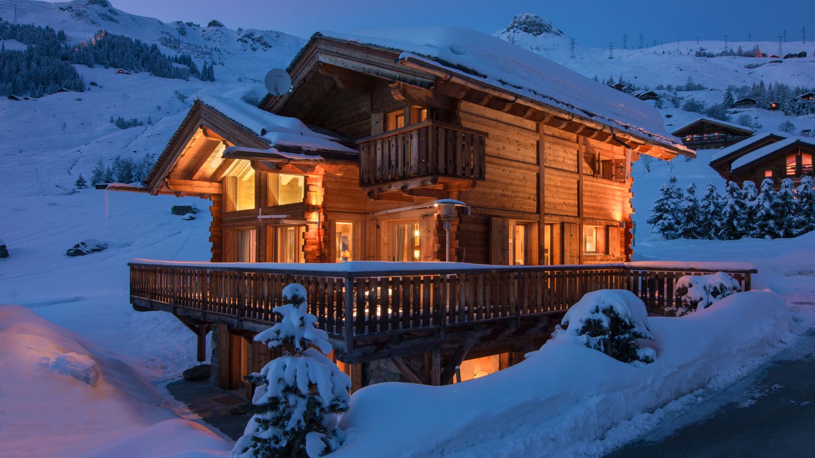 Luxury-Ski-Chalet-Pierre-Avoi-Verbier-Oxford-Ski-Exterior2.jpg