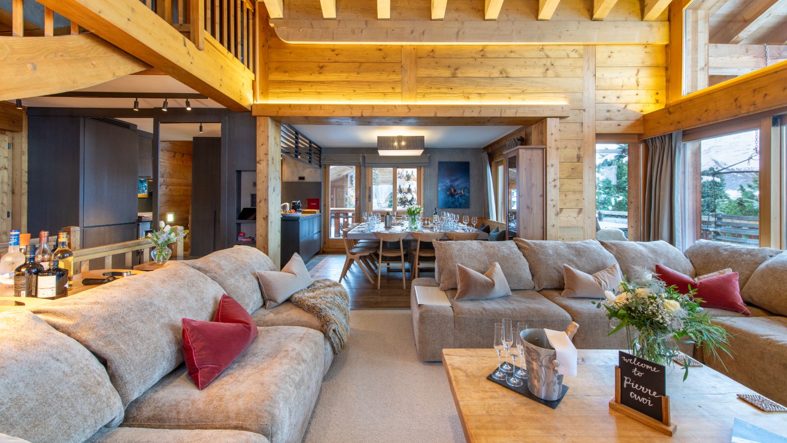 Luxury-Ski-Chalet-Pierre-Avoi-Verbier-Oxford-Ski-Lounge.jpg