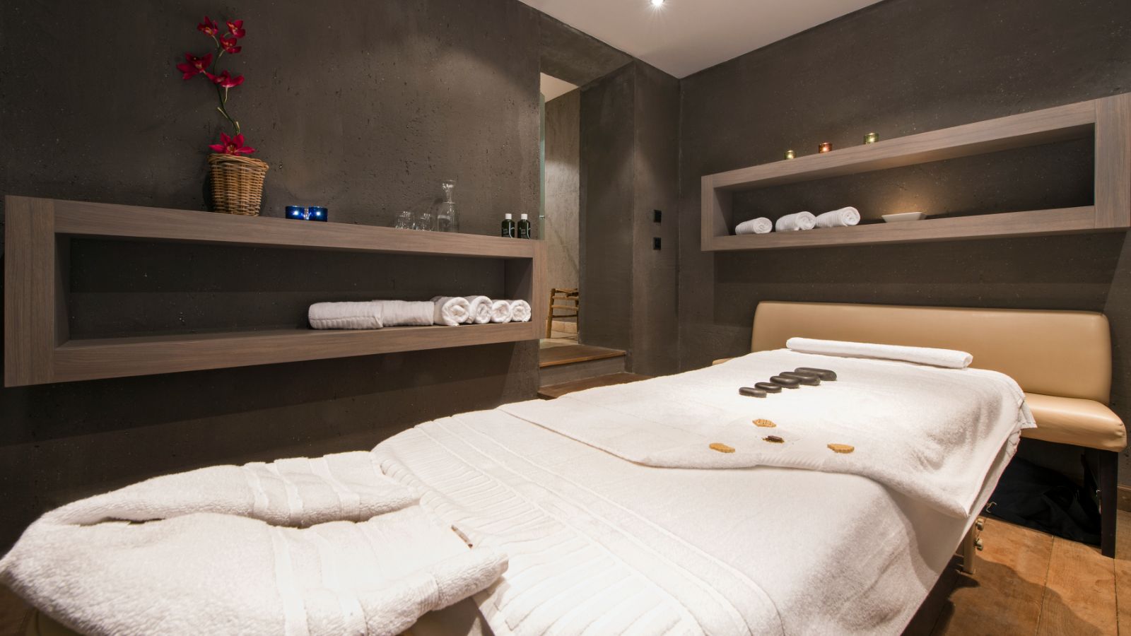 Luxury-Ski-Chalet-Pierre-Avoi-Verbier-Oxford-Ski-massage2.jpg