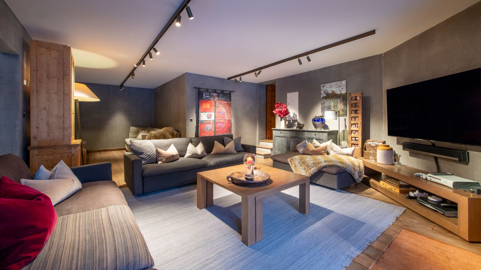 Luxury-Ski-Chalet-Pierre-Avoi-Verbier-Oxford-Ski-TV-Room.jpg