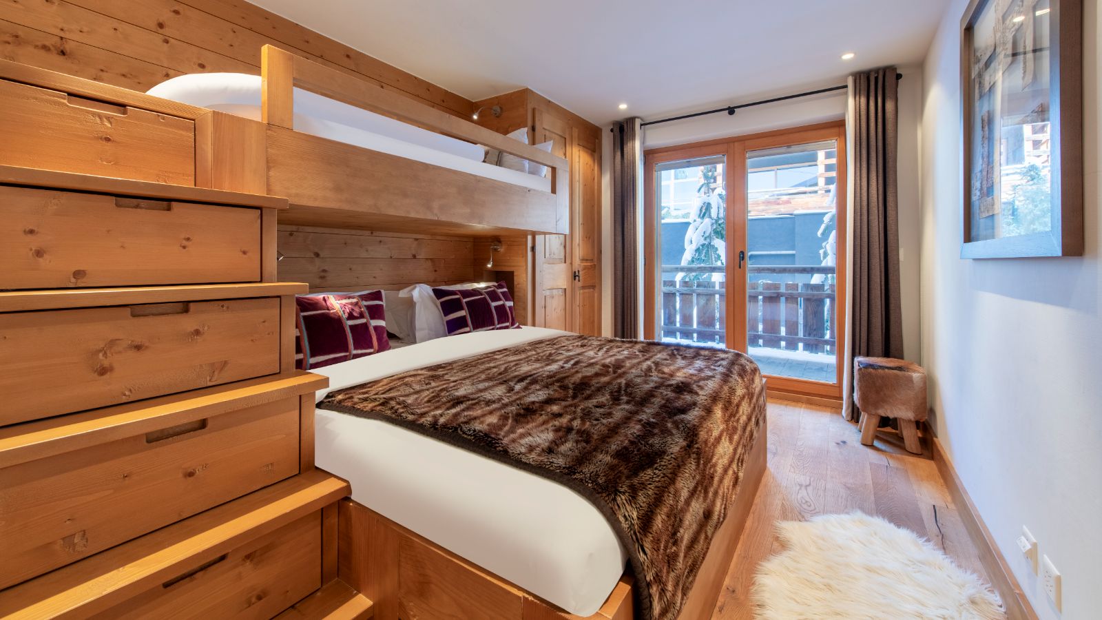 Luxury-Ski-Chalet-Verbier-Chalet-Basalte-Oxford-Ski-Bedroom (16).jpg