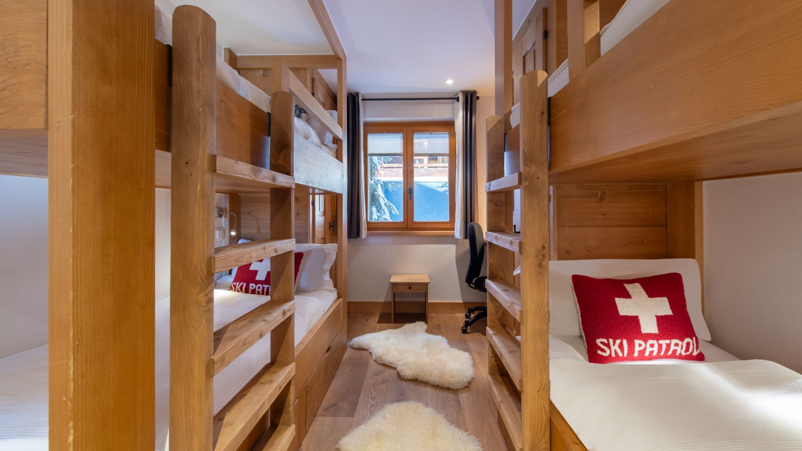 Luxury-Ski-Chalet-Verbier-Chalet-Basalte-Oxford-Ski-Bunk-Bedroom (8).jpg