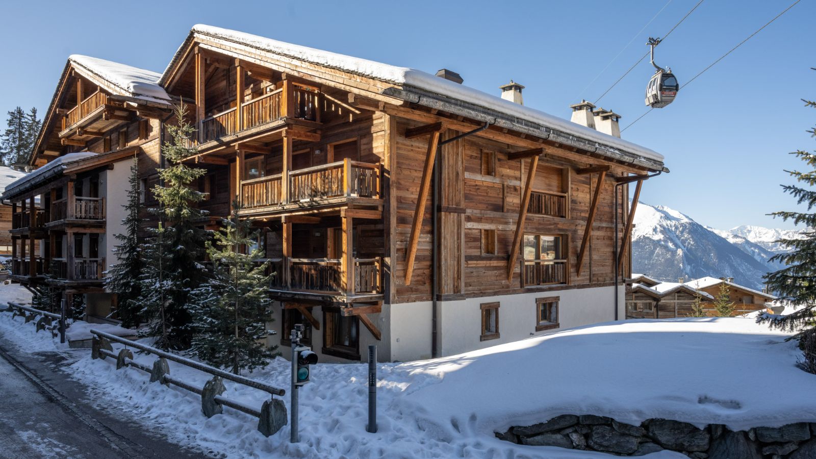Luxury-Ski-Chalet-Verbier-Chalet-Basalte-Oxford-Ski-Exterior.jpg
