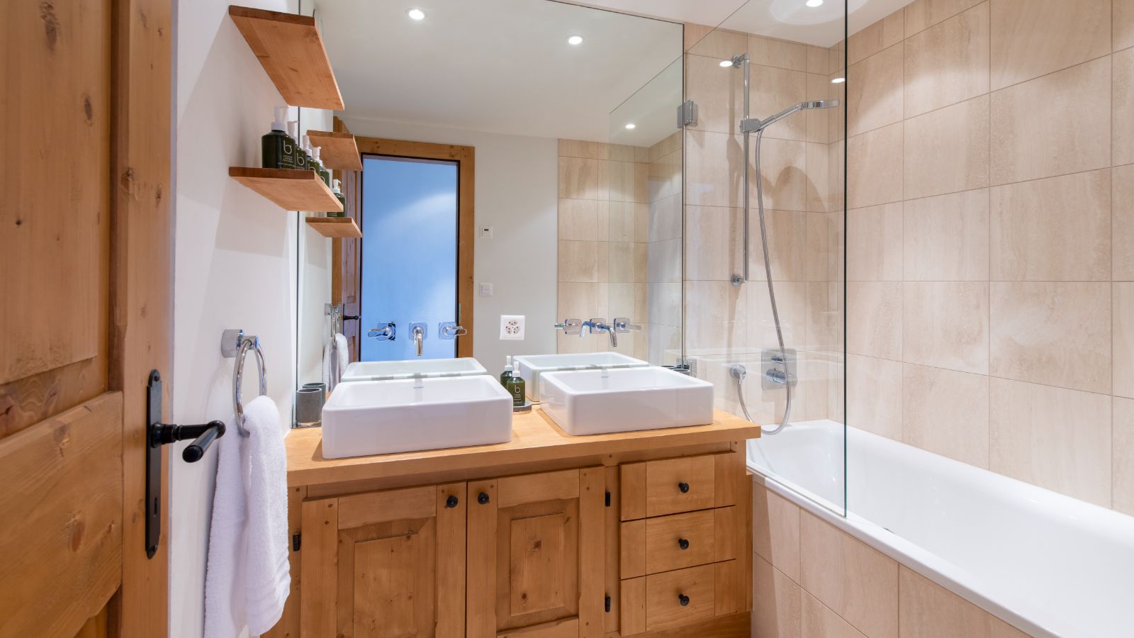Luxury-Ski-Chalet-Verbier-Chalet-Basalte-Oxford-Ski-Bathroom.jpg