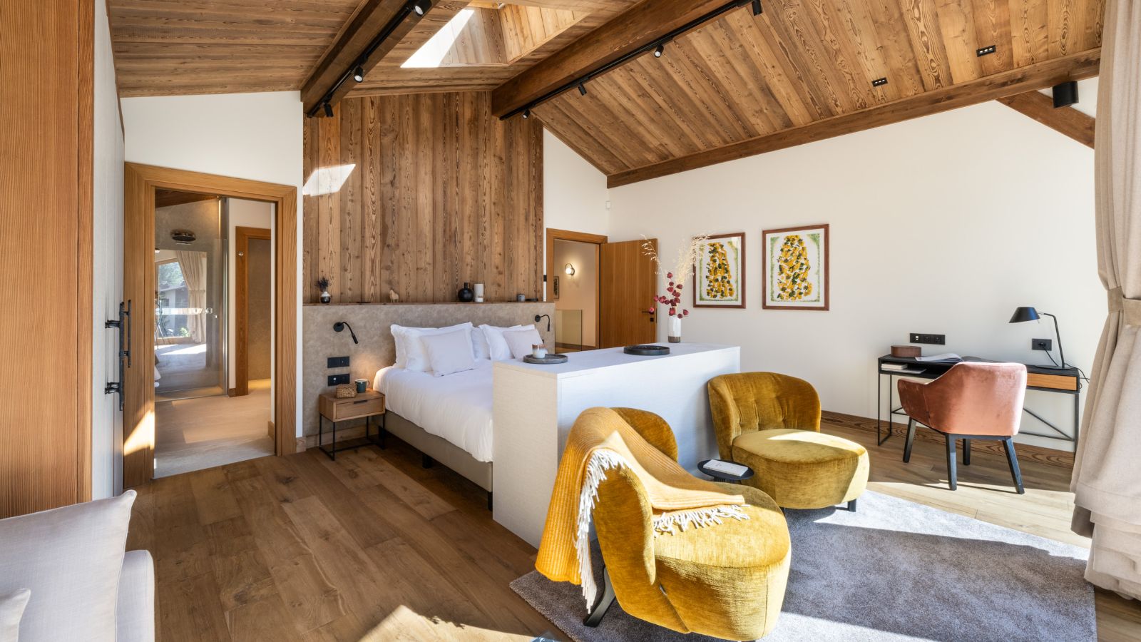 Luxury-Ski-Chalet-Chamonix-Granite-Mountain-Lodge-Oxford-Ski-Bedroom (1).jpg