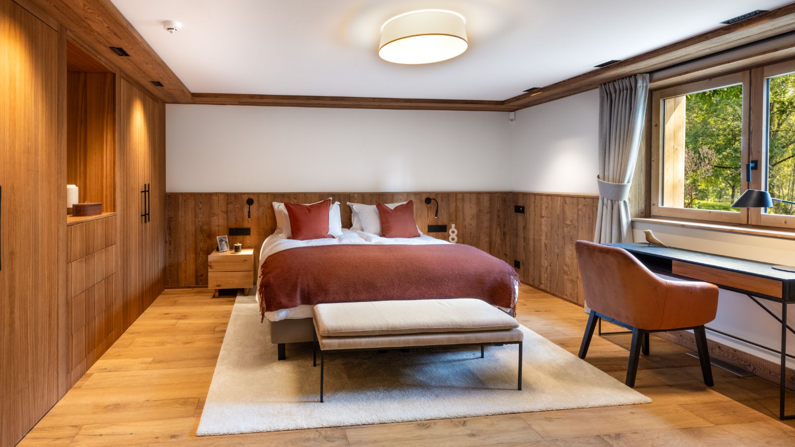 Luxury-Ski-Chalet-Chamonix-Granite-Mountain-Lodge-Oxford-Ski-Bedroom (4).jpg