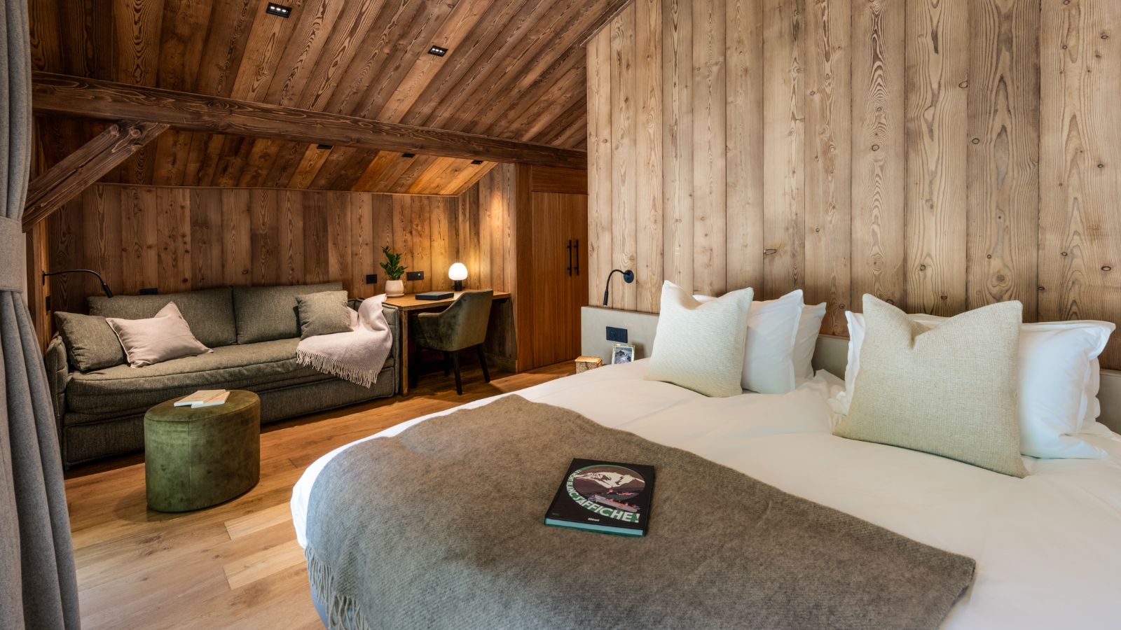 Luxury-Ski-Chalet-Chamonix-Granite-Mountain-Lodge-Oxford-Ski-Bedroom (19).jpg