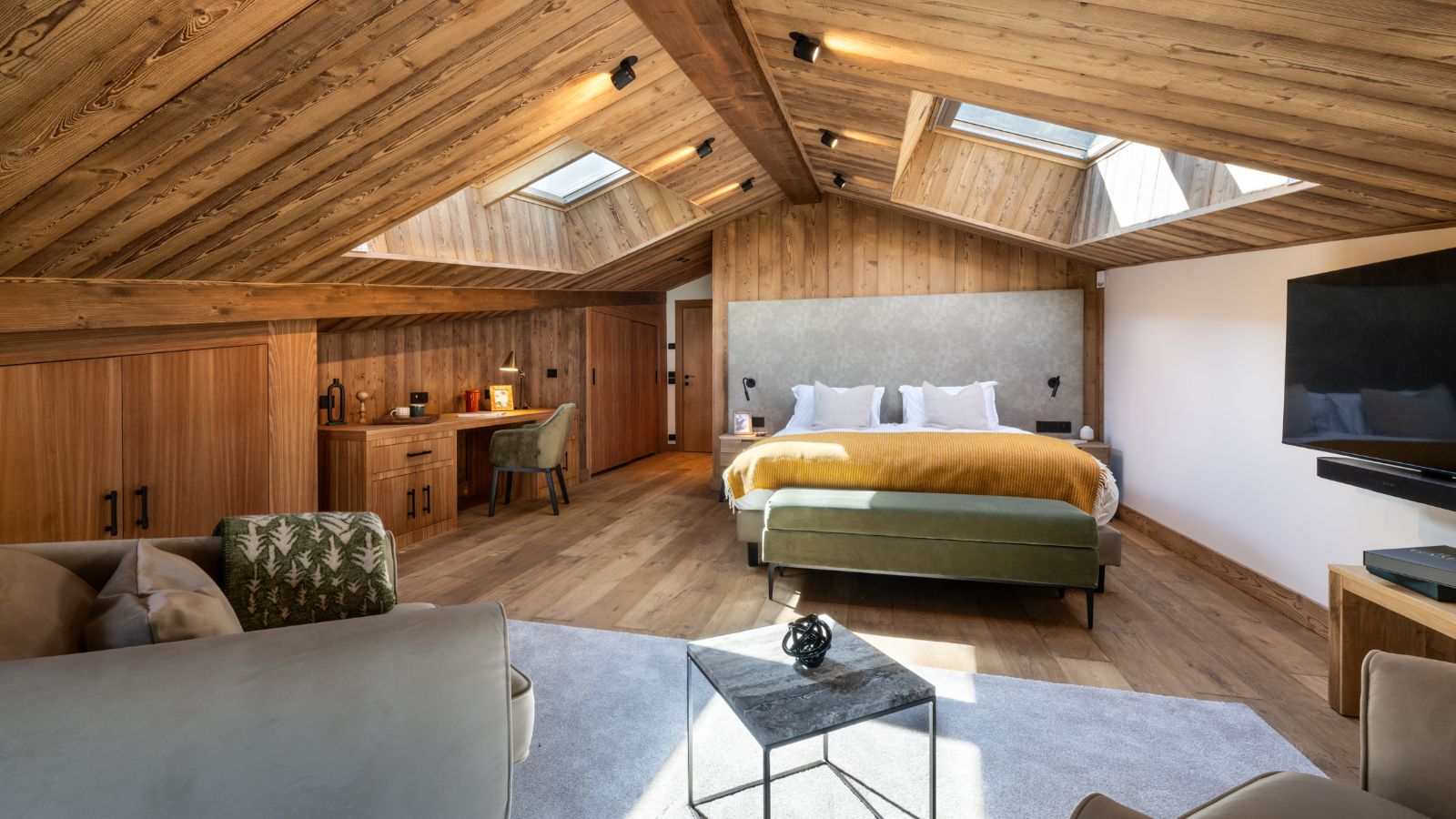 Luxury-Ski-Chalet-Chamonix-Granite-Mountain-Lodge-Oxford-Ski-Bedroom (20).jpg