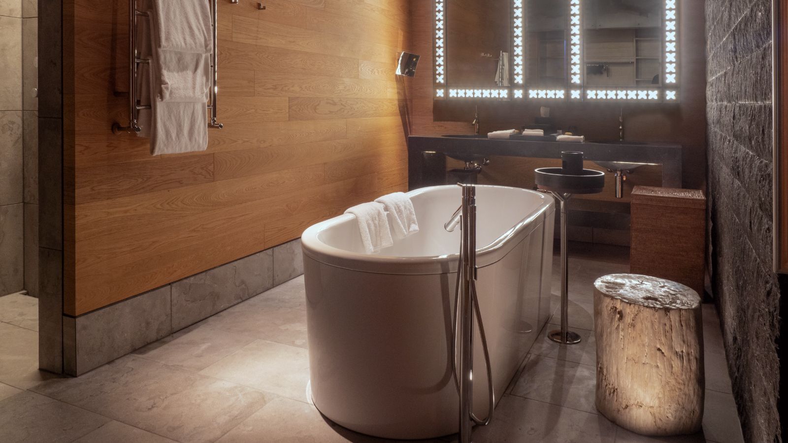 Luxury-Ski-Chalet-Andermatt-Furka-Suite-Chedi-Oxford-Ski-Bathroom.jpg