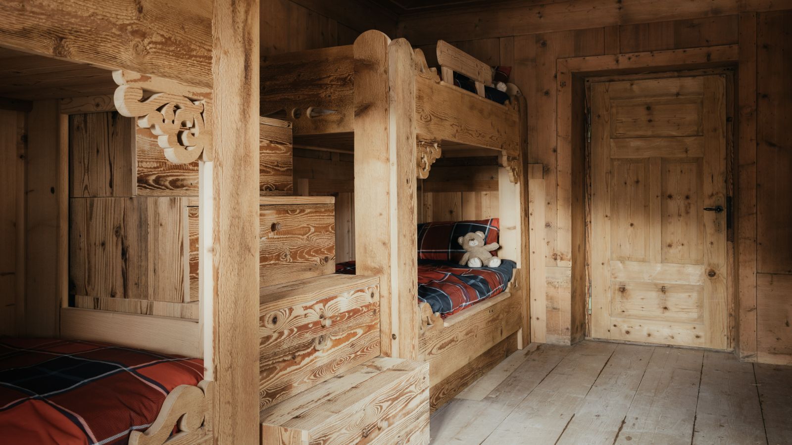 Luxury-Ski-Chalet-Arabba-Casa-Tra-Cime-Oxford-Ski-Bunkroom.jpg