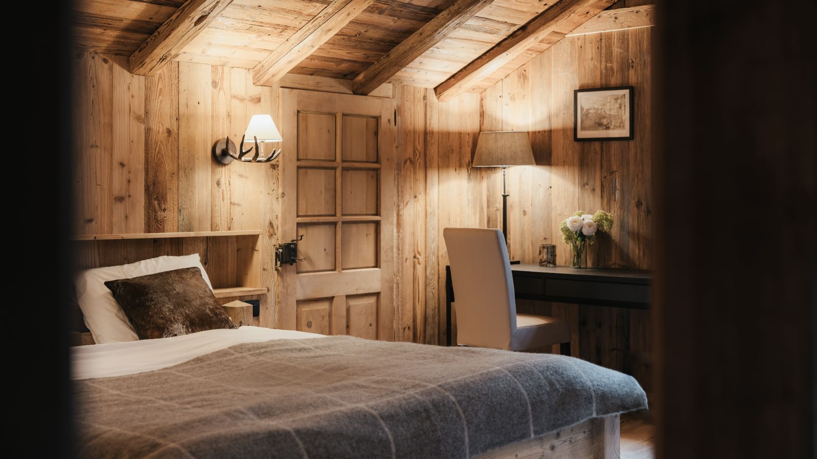 Luxury-Ski-Chalet-Arabba-Casa-Tra-Cime-Oxford-Ski-Bedroom.jpg