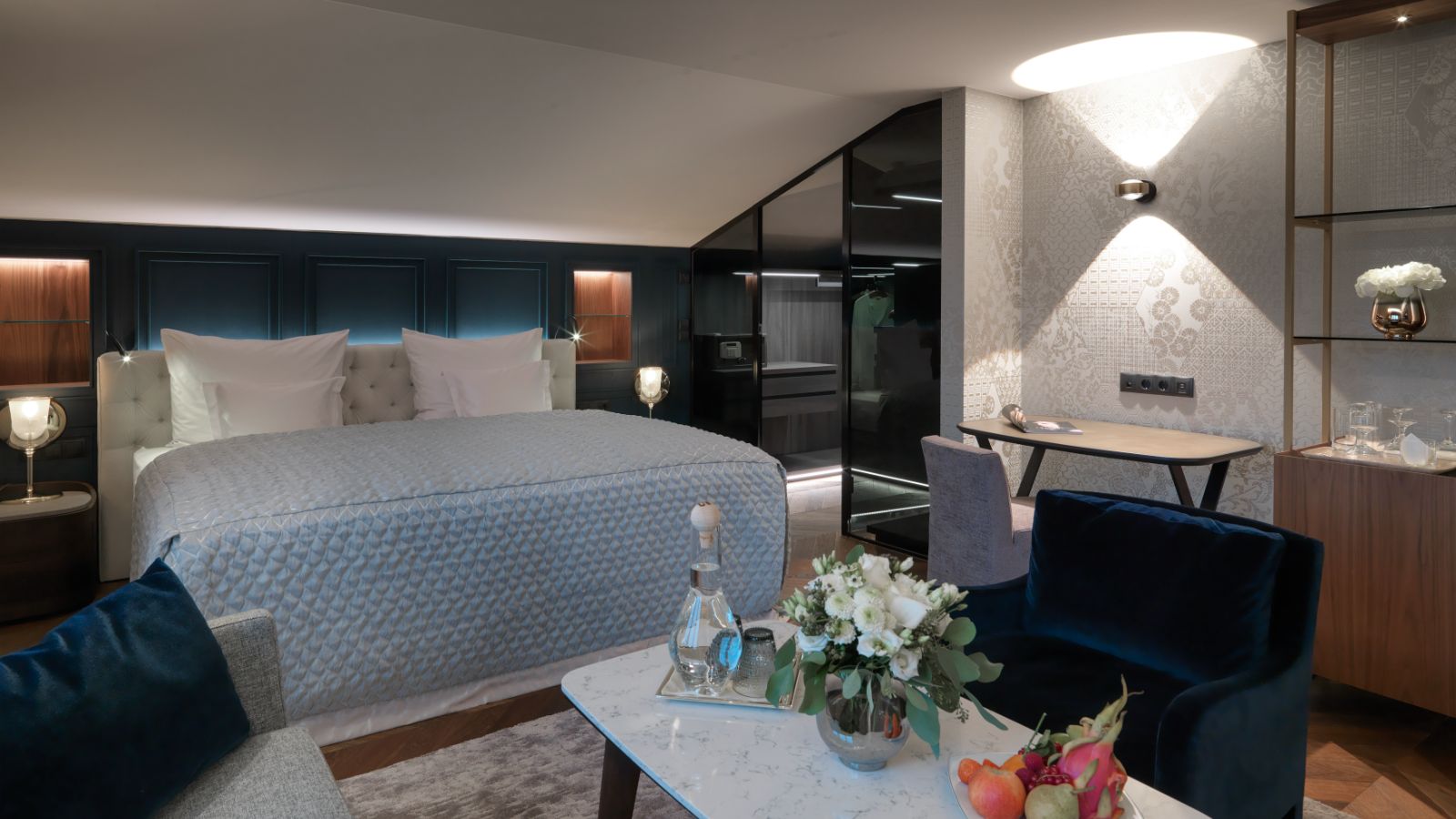 Luxury-Ski-Hotel-Zurs-Zurserhof-Oxford-Ski-Bedroom (4).jpg