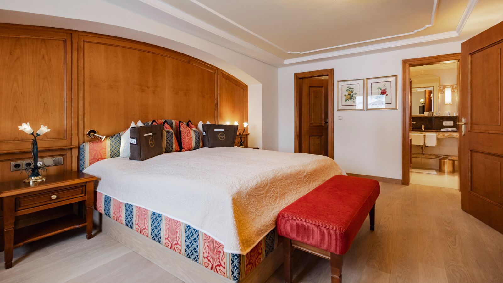 Luxury-Ski-Hotel-Zurs-Zurserhof-Oxford-Ski-Bedroom (11).jpg