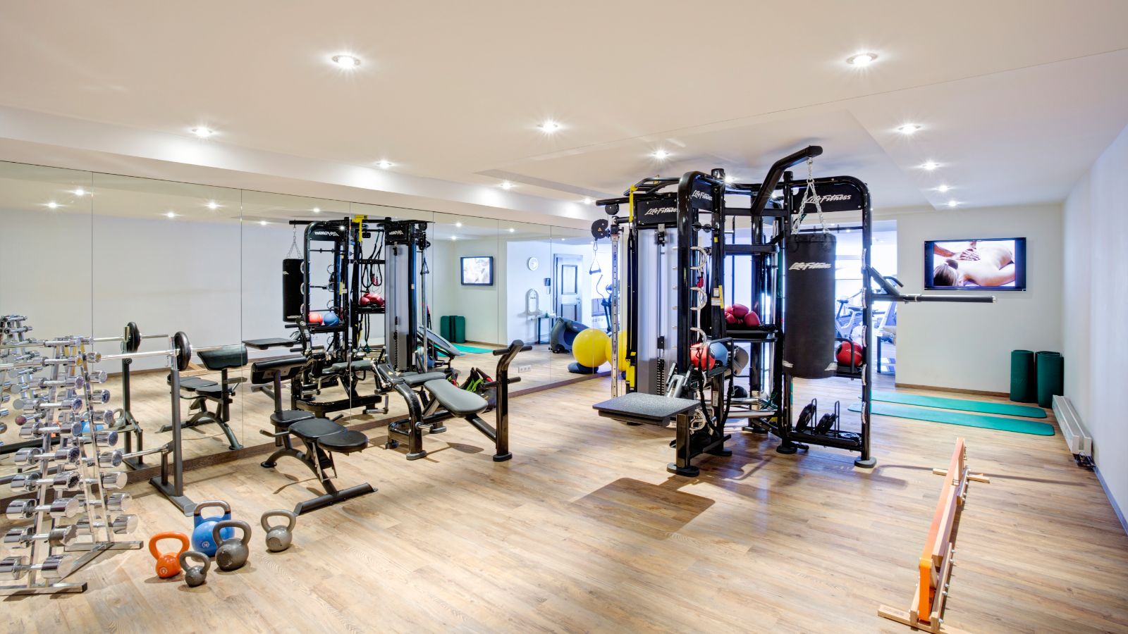Luxury-Ski-Hotel-Zurs-Zurserhof-Oxford-Ski-Gym.jpg