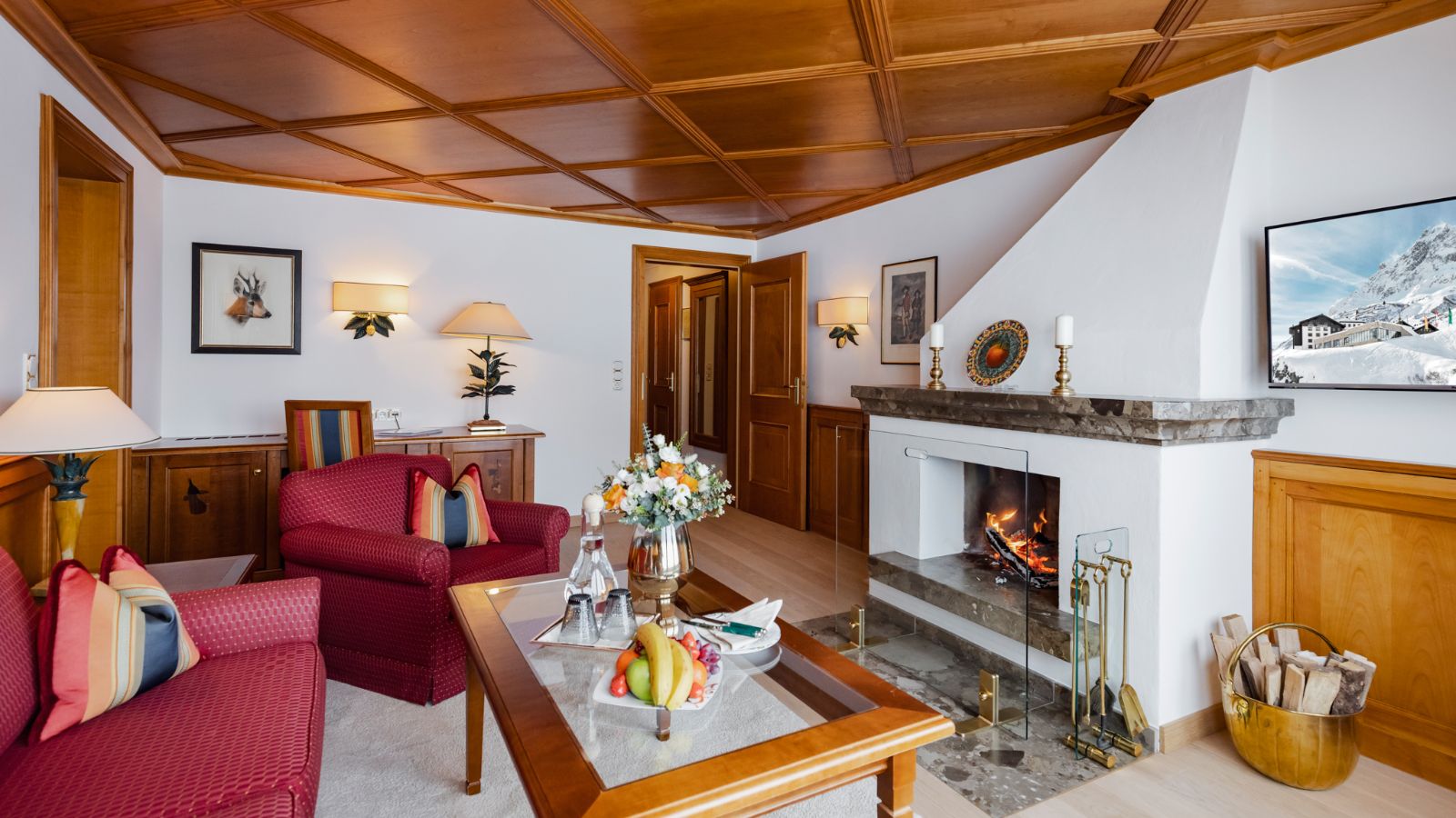 Luxury-Ski-Hotel-Zurs-Zurserhof-Oxford-Ski-lounge-area.jpg