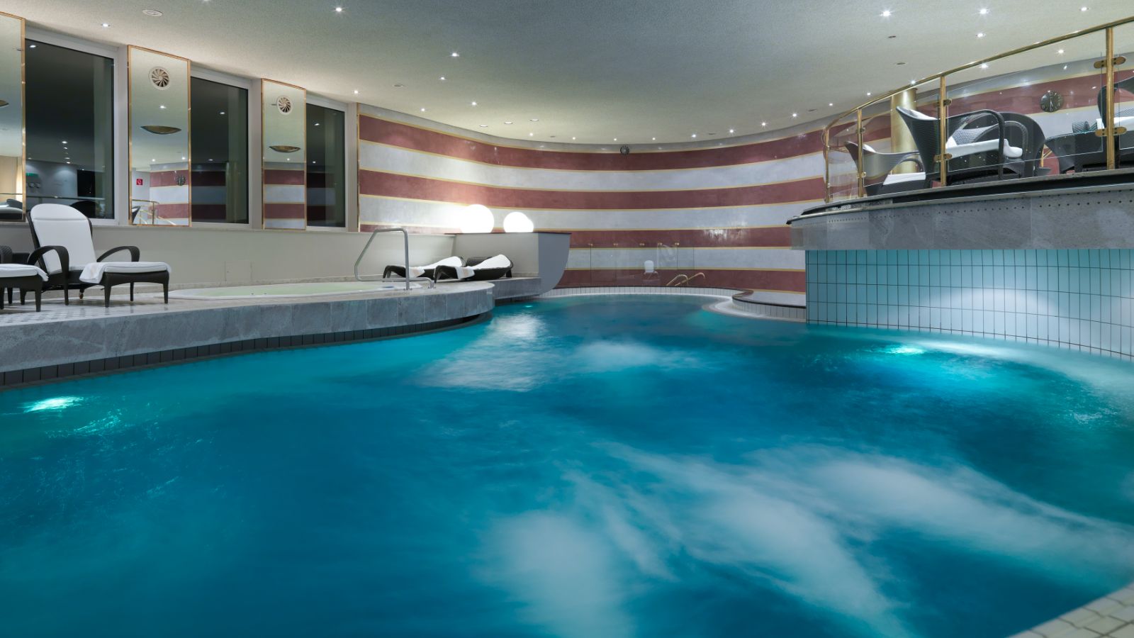 Luxury-Ski-Hotel-Zurs-Zurserhof-Oxford-Ski-Pool.jpg