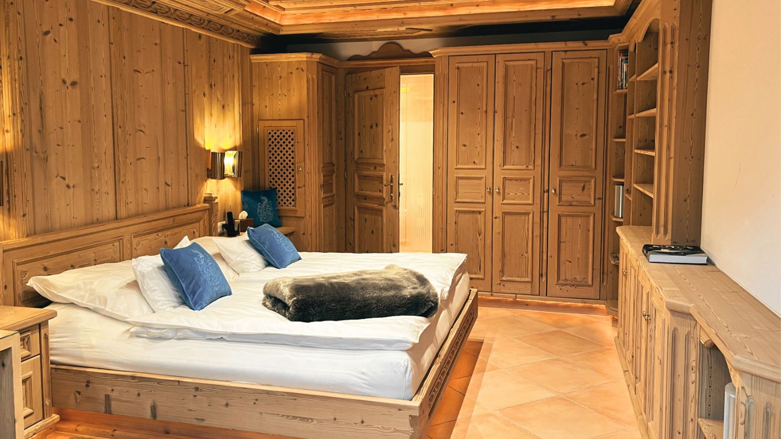 Luxury-Ski-Chalet-St-Moritz-The-Residence-Oxford-Ski-Bedroom (7).jpg