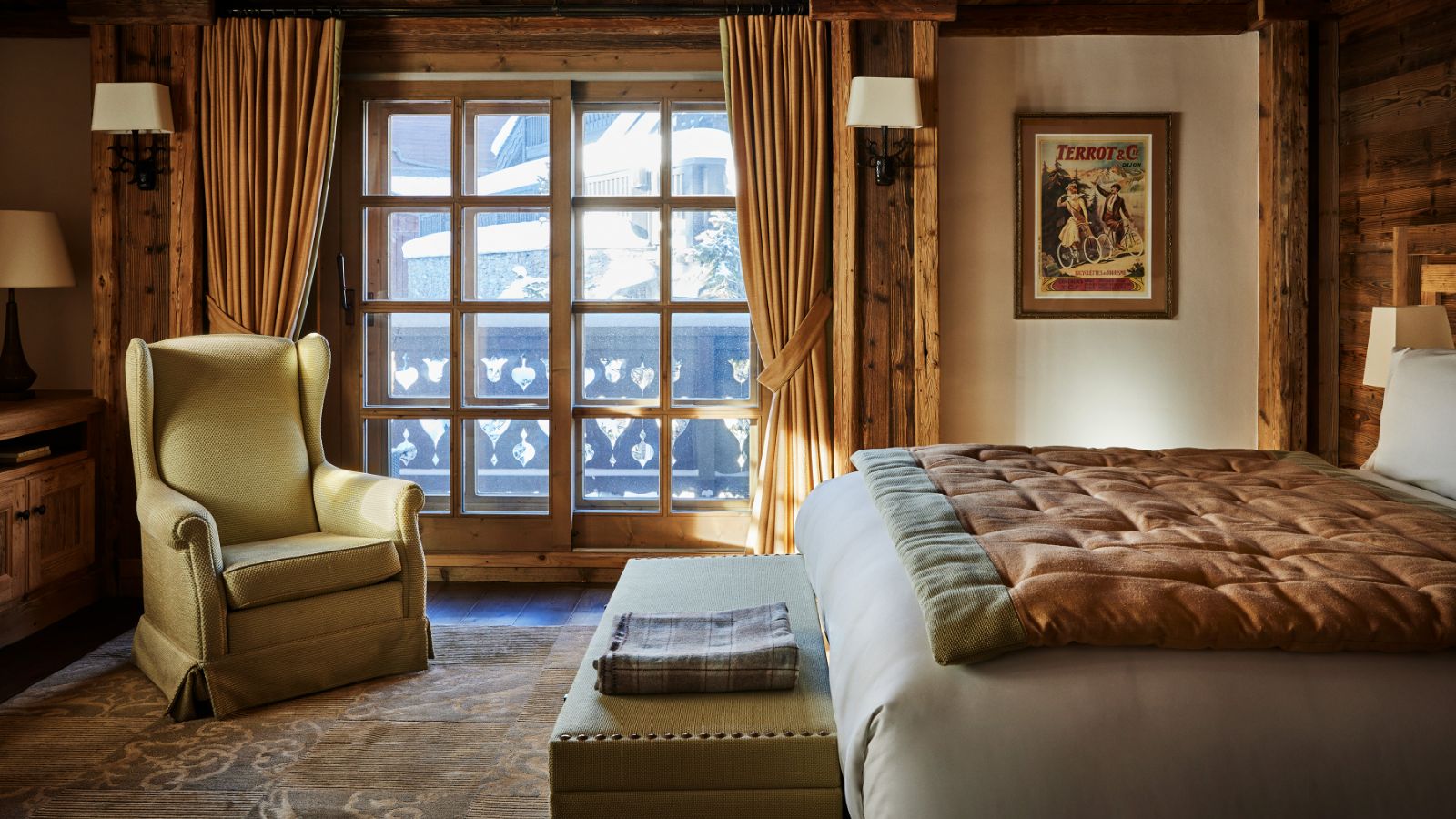 Luxury-Ski-Chalet-Courchevel-1850-Chalet-Ormello-Oxford-Ski-Bedroom (15).jpg