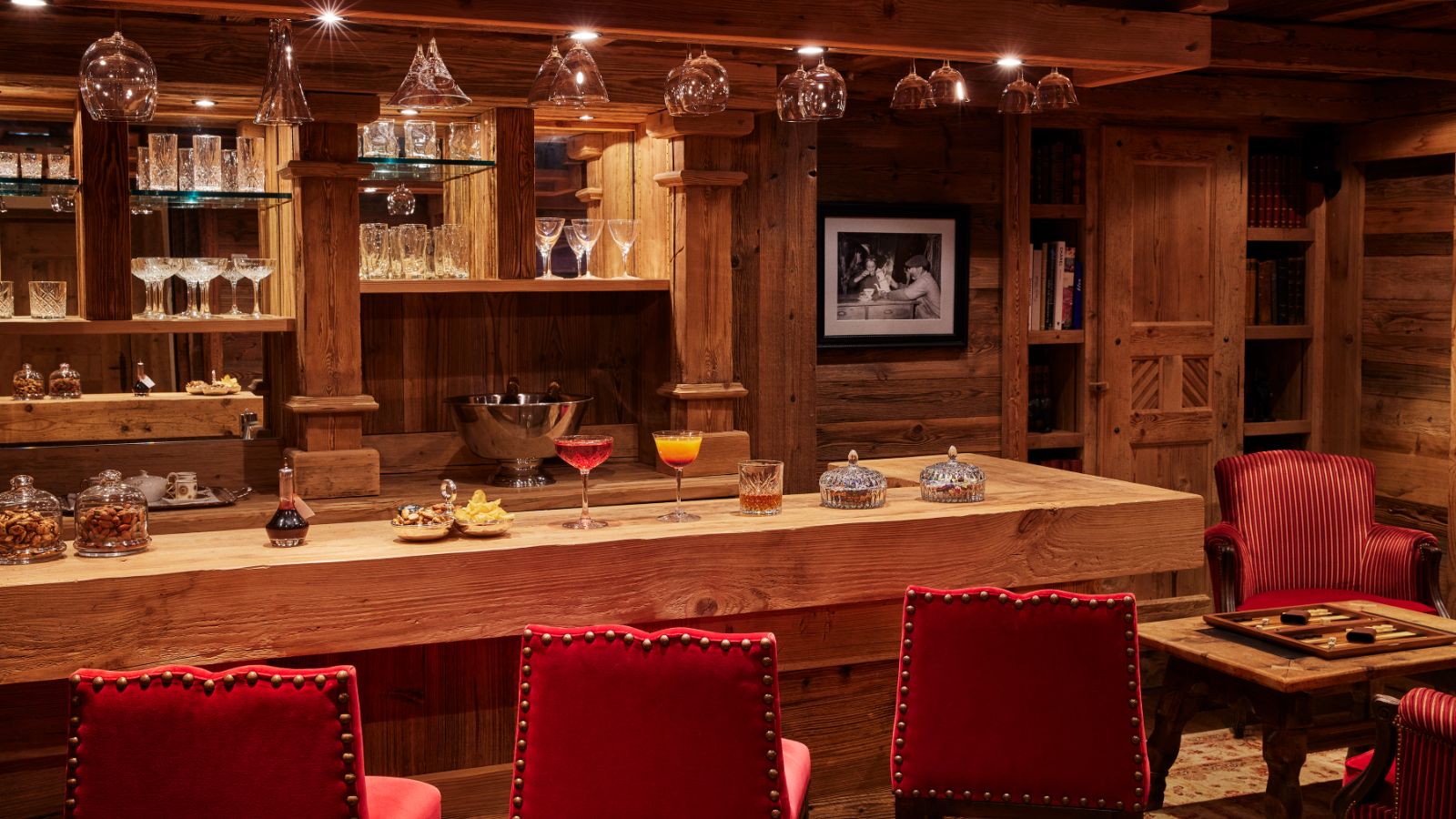 Luxury-Ski-Chalet-Courchevel-1850-Chalet-Ormello-Oxford-Ski-Bar.jpg