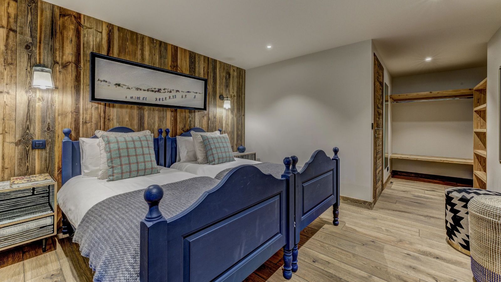 Luxury-Ski-Chalet-Chamonix-Chalet-Le-Brevent-Oxford-Ski-Bedroom (3).jpg