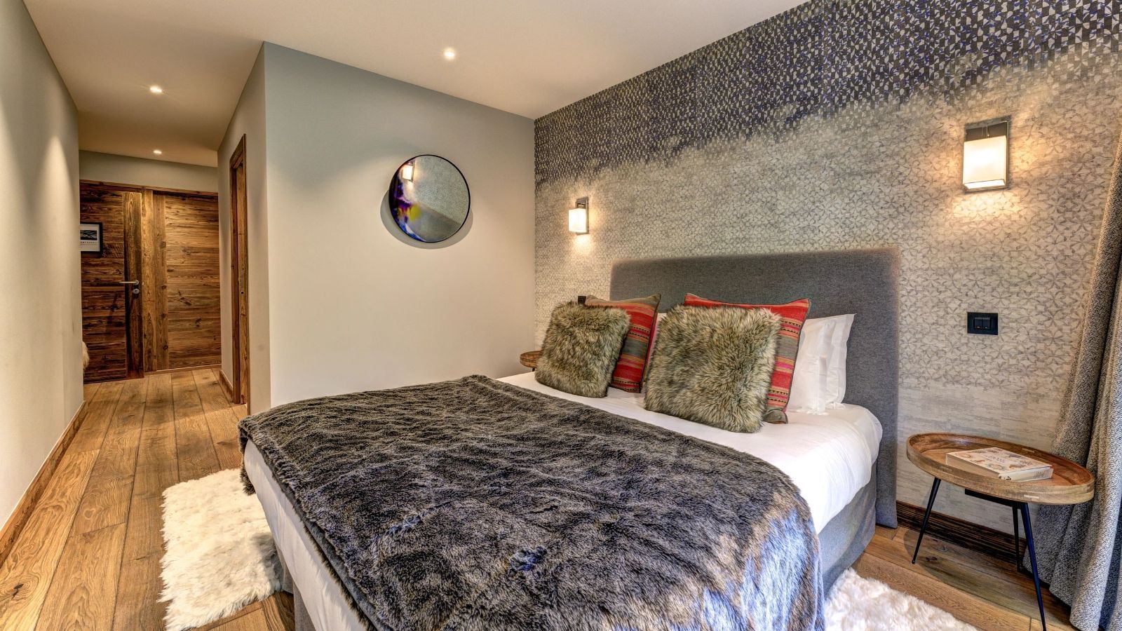 Luxury-Ski-Chalet-Chamonix-Chalet-Le-Brevent-Oxford-Ski-Bedroom (10).jpg