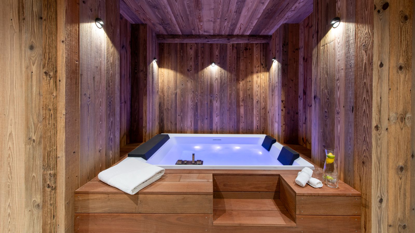 Luxury-Ski-Chalet-Val-D-Isere-Chalet-1850-Oxford-Ski-Hot-Tub.jpg