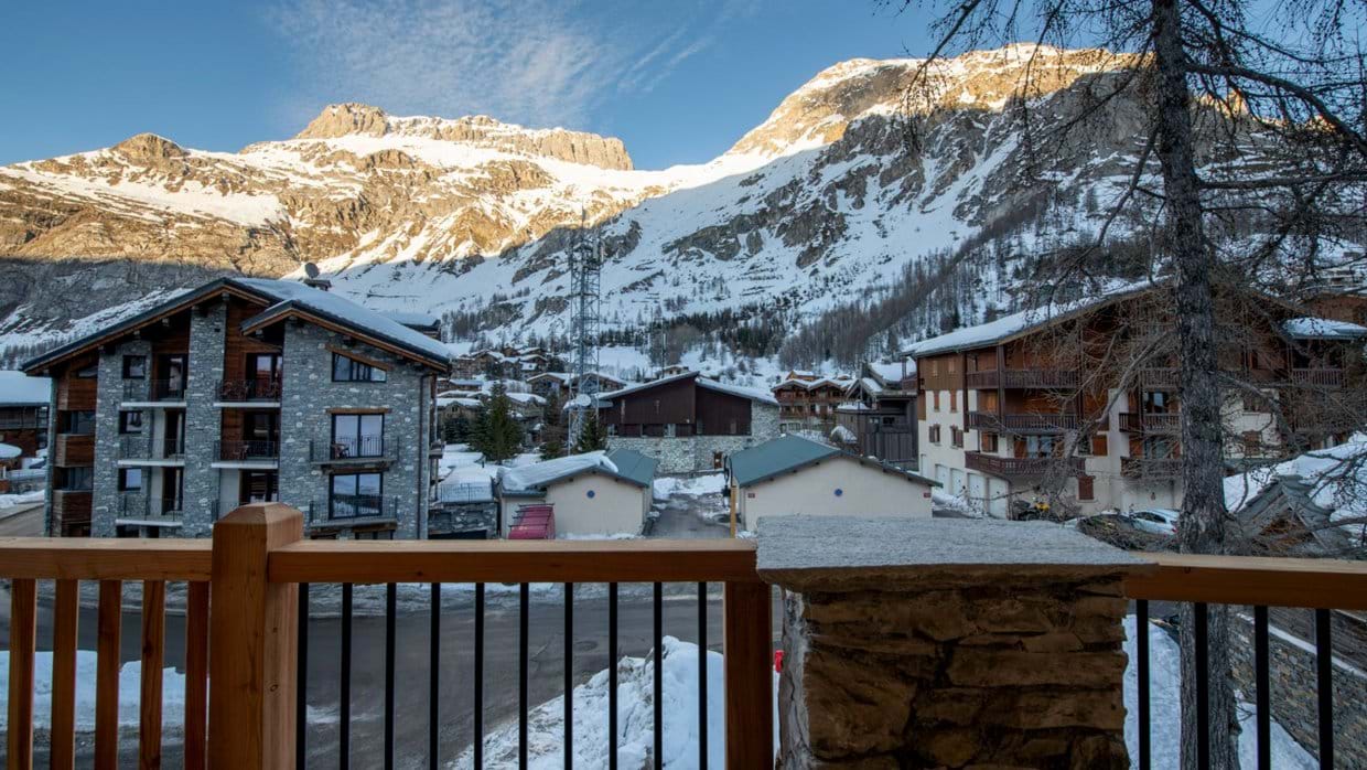 Luxury-Ski-Chalet-Val-D-Isere-Chalet-1850-Oxford-Ski-Balcony.jpg