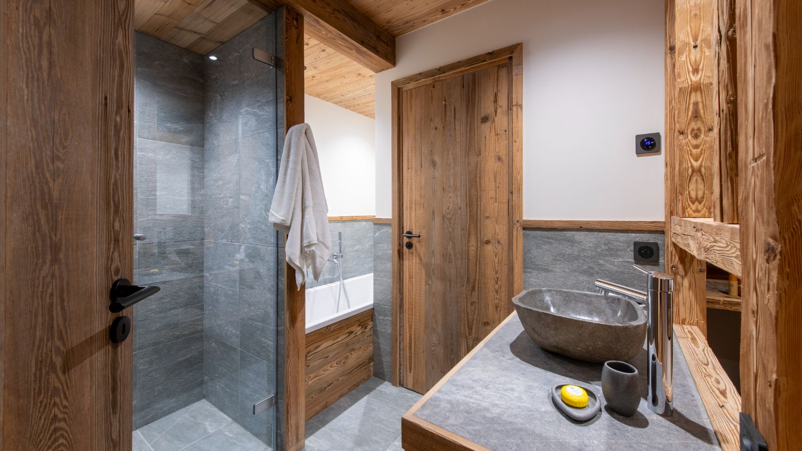 Luxury-Ski-Chalet-Val-D-Isere-Chalet-1850-Oxford-Ski-Bathroom.jpg