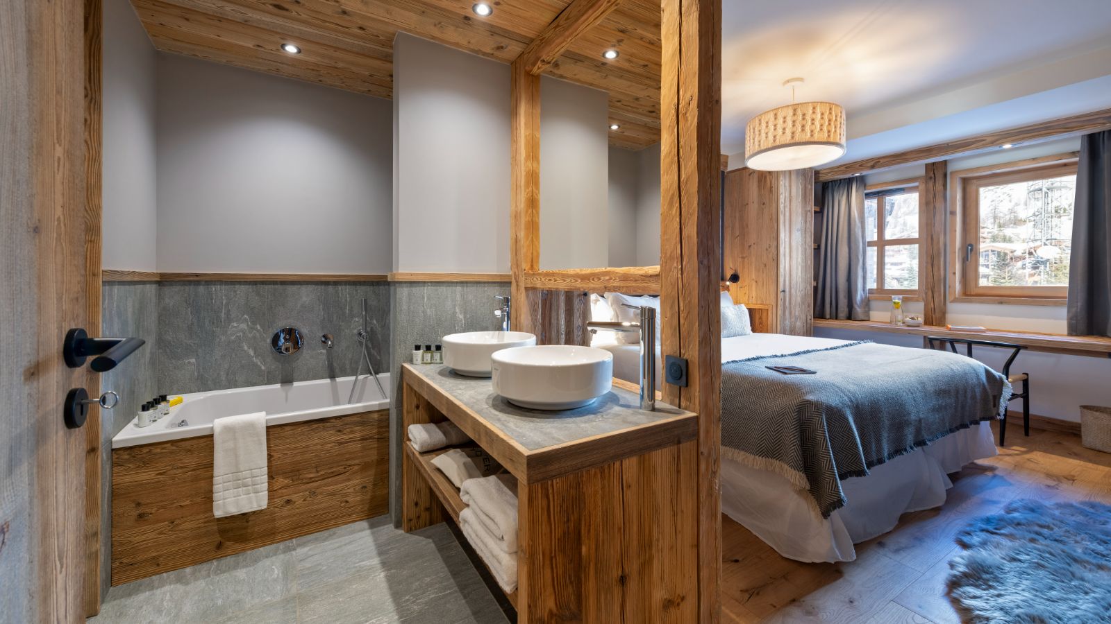 Luxury-Ski-Chalet-Val-D-Isere-Chalet-1850-Oxford-Ski-Bedroom (10).jpg