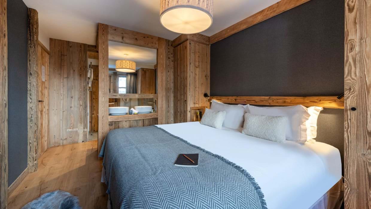 Luxury-Ski-Chalet-Val-D-Isere-Chalet-1850-Oxford-Ski-Bedroom (11).jpg