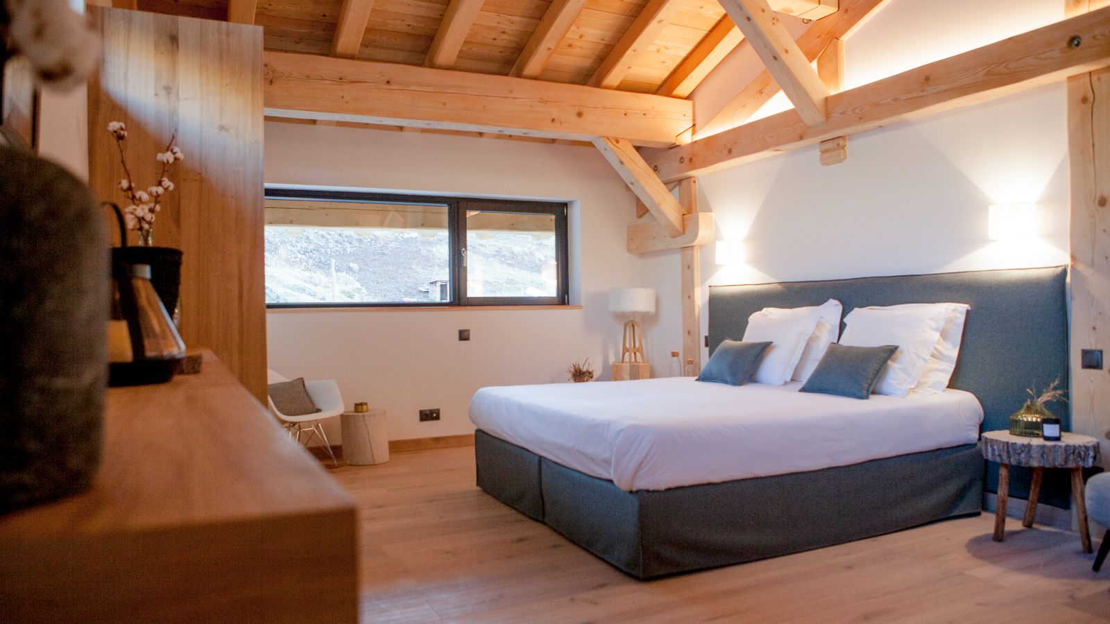 Luxury-Ski-Chalet-Les-Arcs-Chalet-21FORTY-Oxford-Ski-Bedroom (19).jpg