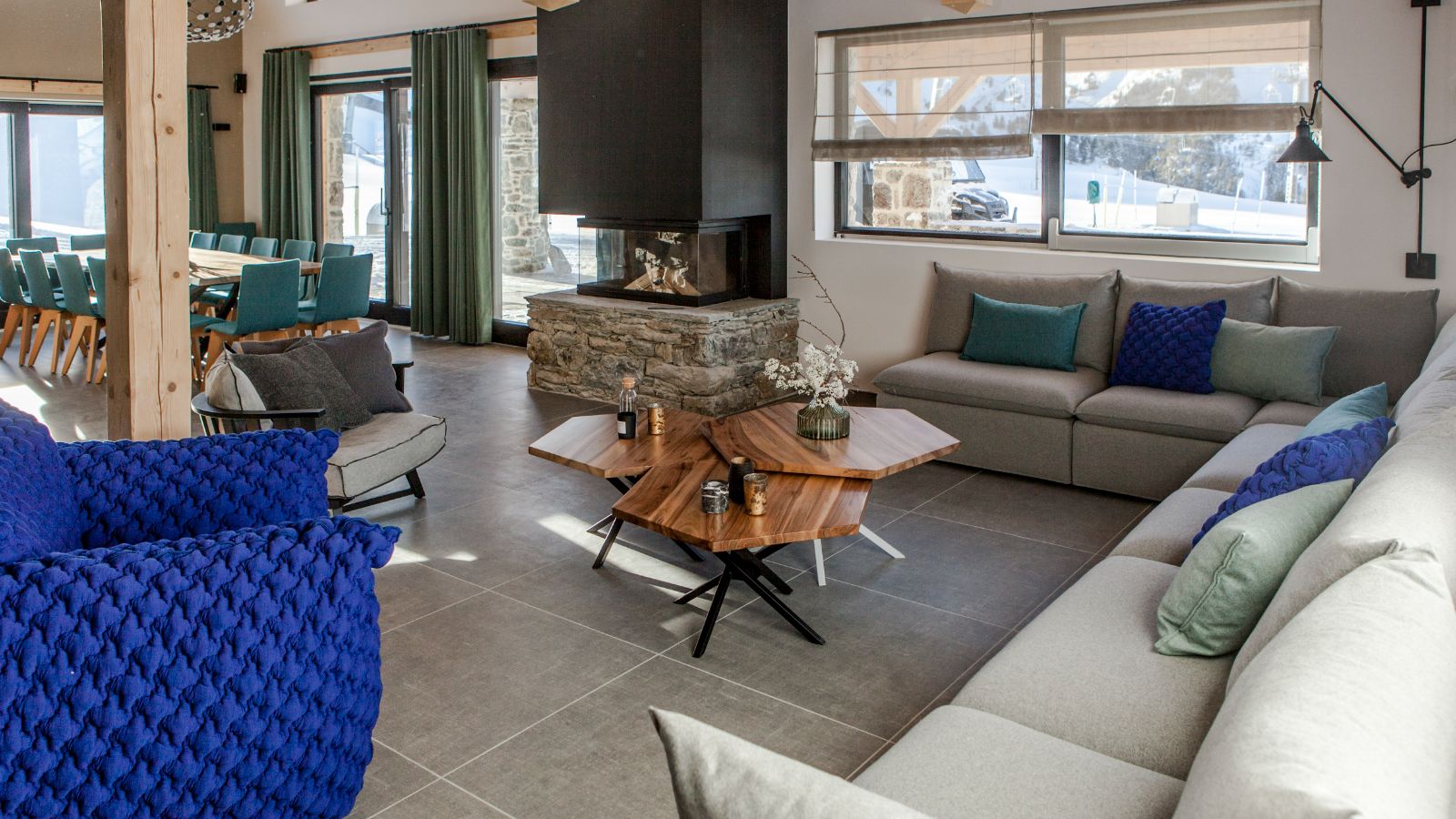 Luxury-Ski-Chalet-Les-Arcs-Chalet-21FORTY-Oxford-Ski-Lounge.jpg