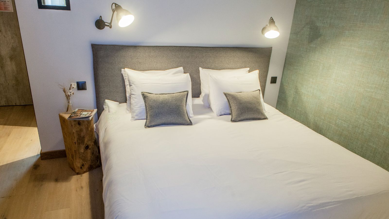 Luxury-Ski-Chalet-Les-Arcs-Chalet-21FORTY-Oxford-Ski-Bedroom (15).jpg