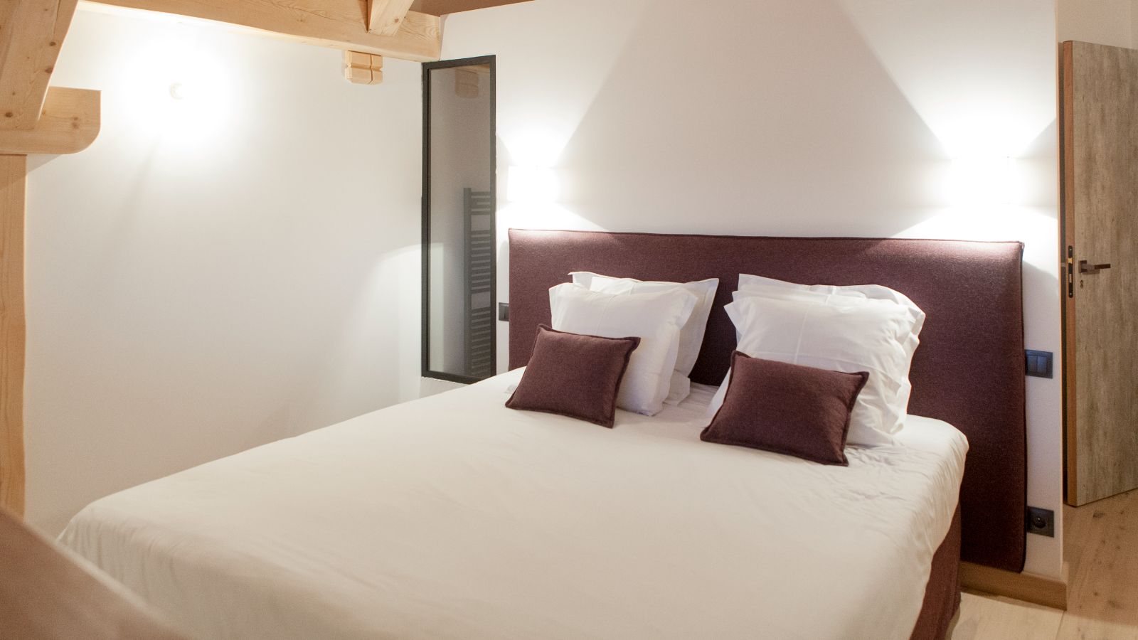 Luxury-Ski-Chalet-Les-Arcs-Chalet-21FORTY-Oxford-Ski-Bedroom (16).jpg