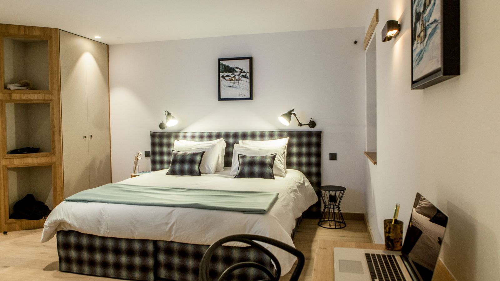 Luxury-Ski-Chalet-Les-Arcs-Chalet-21FORTY-Oxford-Ski-Bedroom (17).jpg