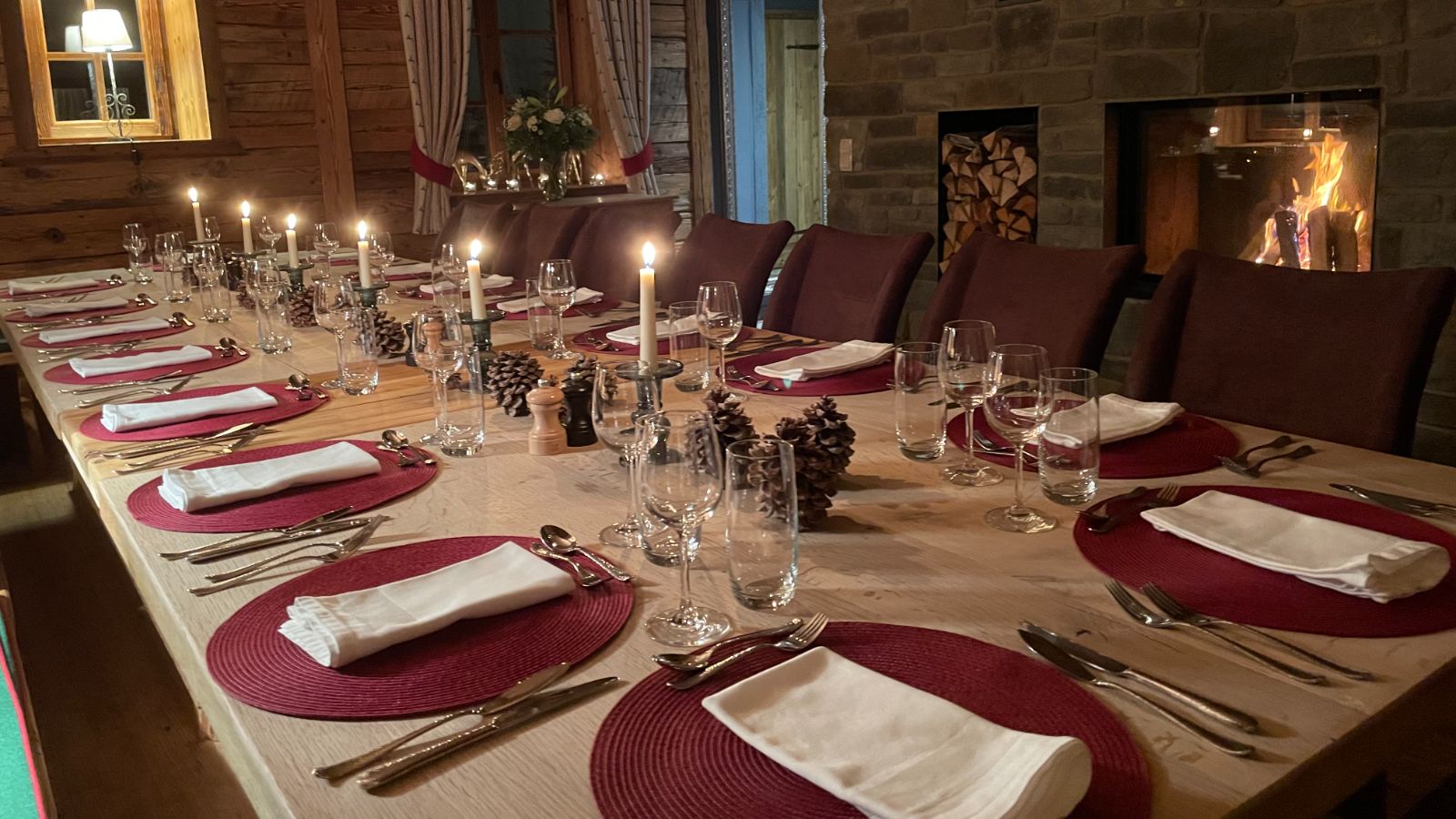 Luxury-ski-chalet-Stanton-tschoder-oxford-ski-dining1.jpeg