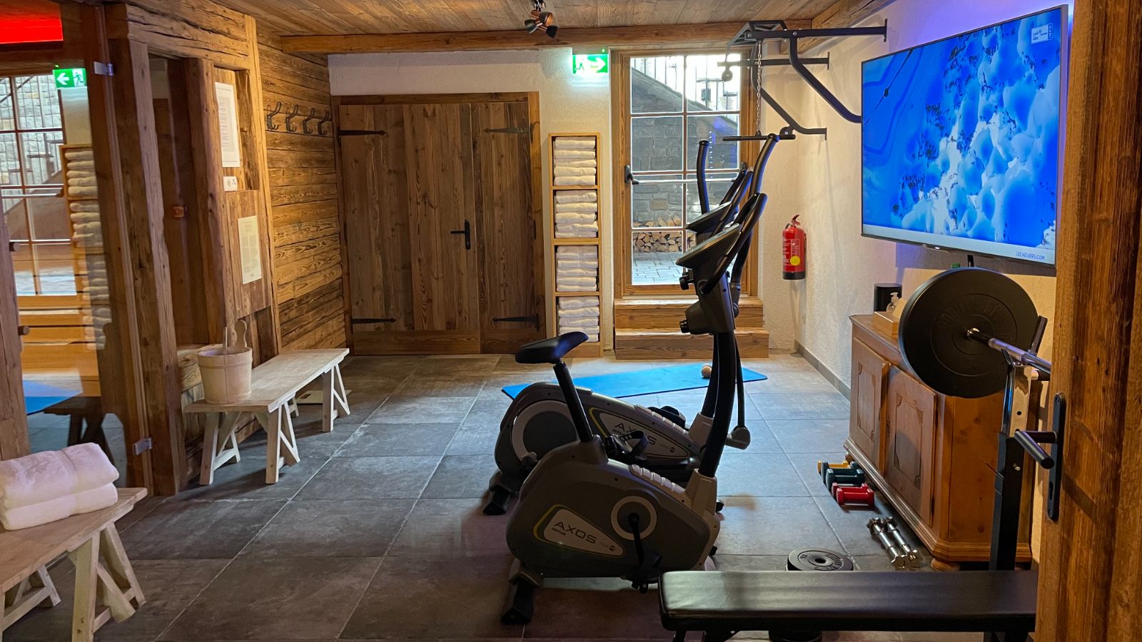 Luxury-ski-chalet-Stanton-tschoder-oxford-ski-gym.jpeg