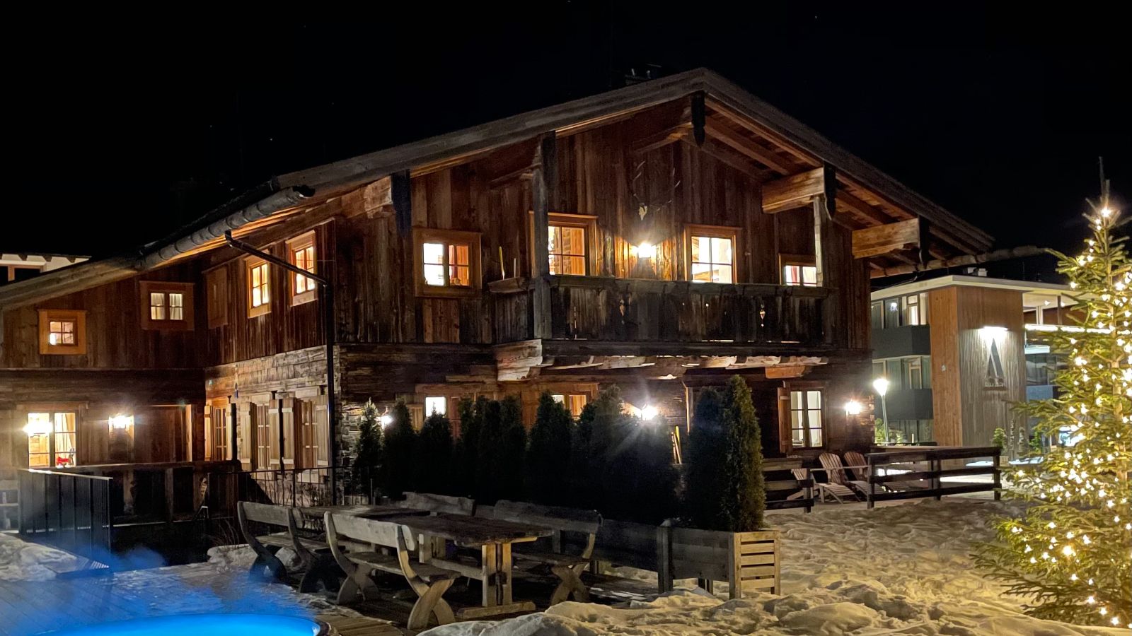 Luxury-ski-chalet-Stanton-tschoder-oxford-ski-outside2.jpeg