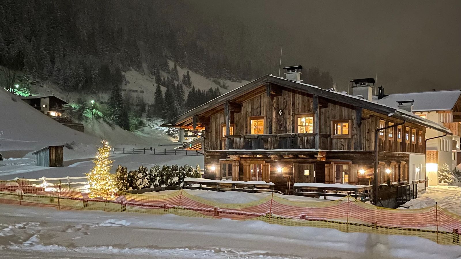 Luxury-ski-chalet-Stanton-tschoder-oxford-ski-outside3.jpeg