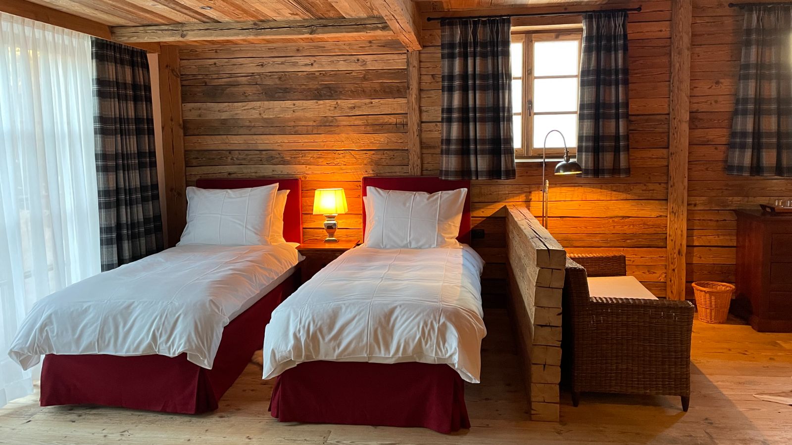 Luxury-ski-chalet-Stanton-tschoder-oxford-ski-bedroom3.jpeg