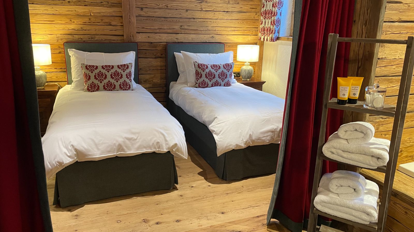 Luxury-ski-chalet-Stanton-tschoder-oxford-ski-bedroom4.jpeg