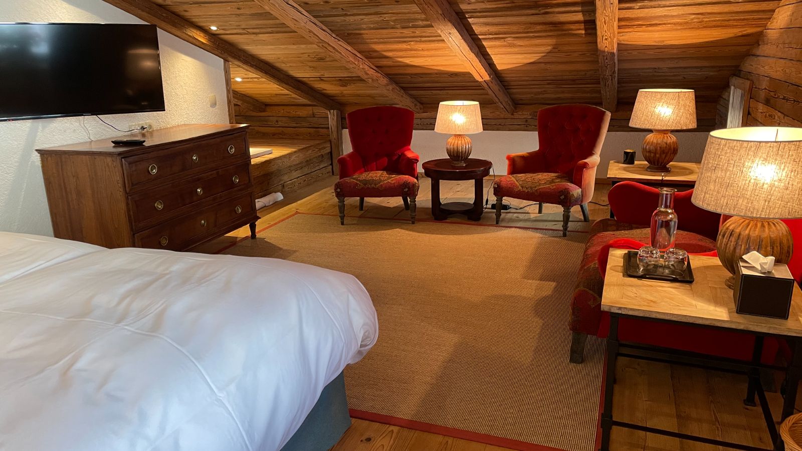Luxury-ski-chalet-Stanton-tschoder-oxford-ski-bedroom5.jpeg
